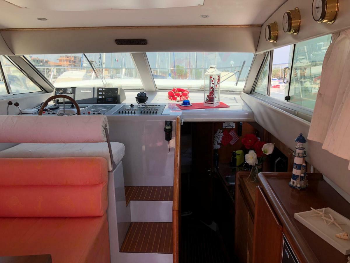 Yacht Suite Marina Di Grosseto Exterior photo