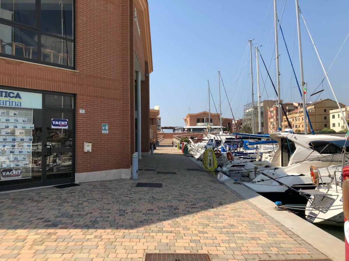 Yacht Suite Marina Di Grosseto Exterior photo