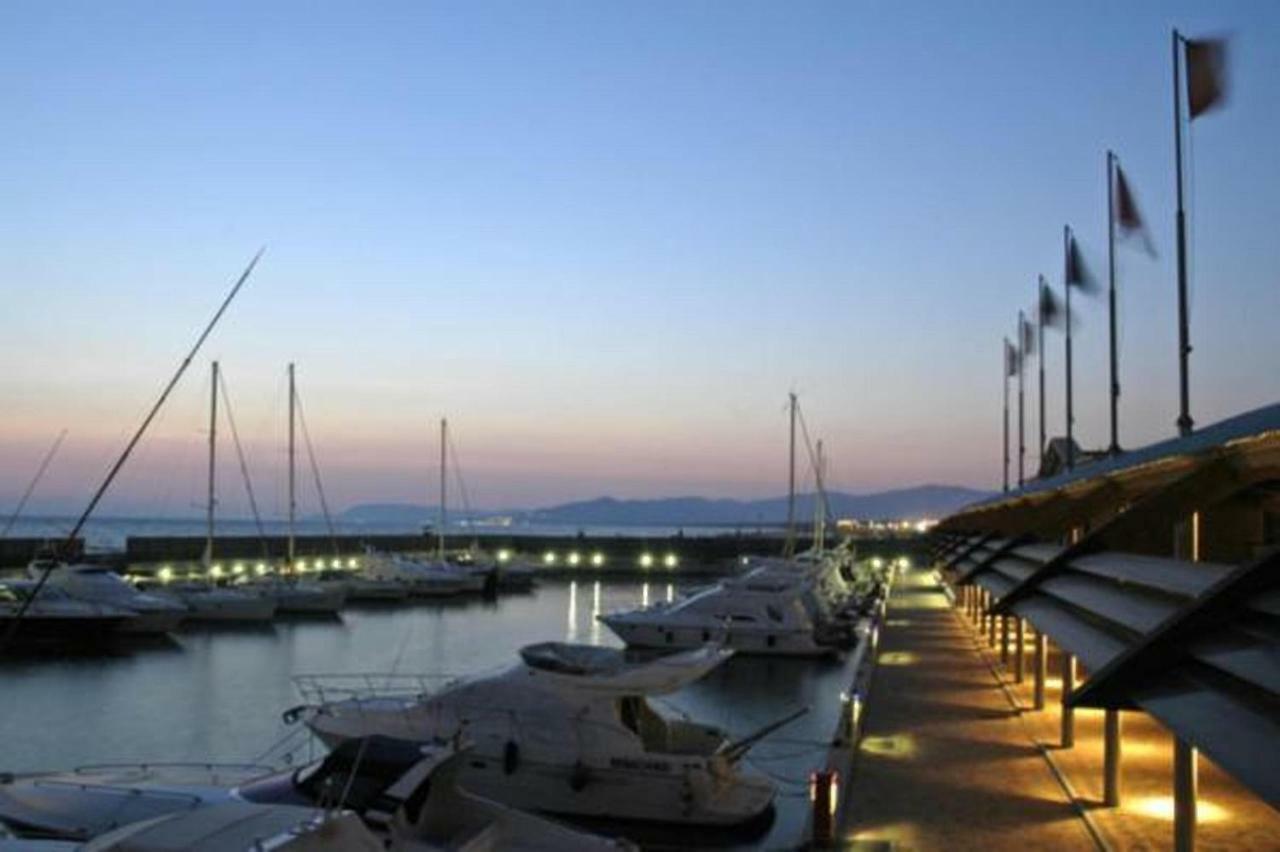 Yacht Suite Marina Di Grosseto Exterior photo